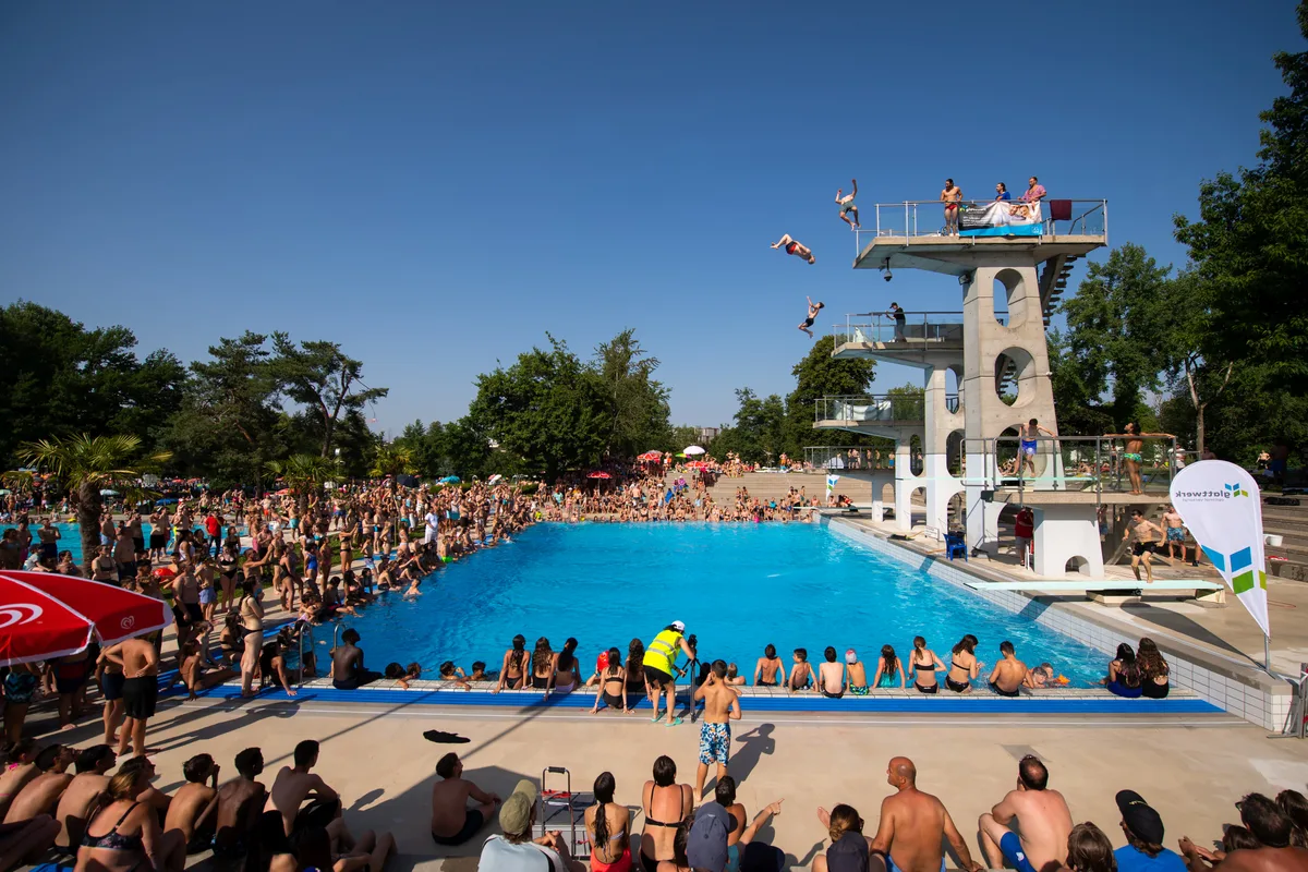 High-Diving-Event in der Badi Dübendorf.